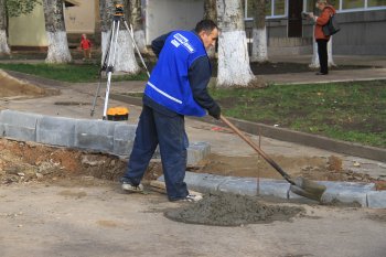 Геннадий Труханов ломает стереотипы: выборы закончились, а дорогу на улице Героев Сталинграда ремонтируют