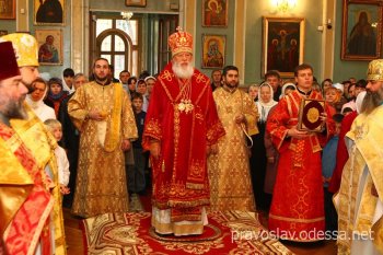 Митрополит Агафангел совершил литургии в храме святителя Григория и мученицы Зои