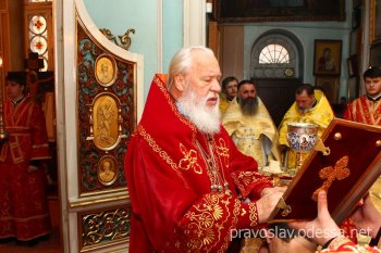 Митрополит Агафангел совершил литургии в храме святителя Григория и мученицы Зои