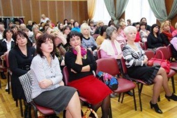 Какой смысл скрыт в яблоке Елены Павловой победителям конкурса «Классный руководитель года»?