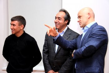 Украинской Национальной федерации таиландского бокса подарили миллион гривен и двухкомнатную квартиру