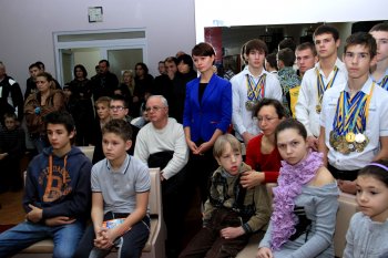 Украинской Национальной федерации таиландского бокса подарили миллион гривен и двухкомнатную квартиру