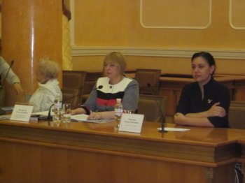 К Международному дню инвалидов мэрия выдала знаки благодарности и почетные грамоты