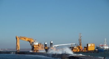 В Одесском порту землеройное судно нашло снаряд ВОВ