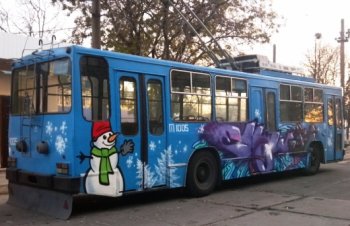 Новогодние троллейбусы вышли на городские маршруты Одессы