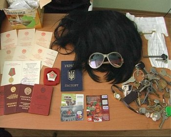 Разыскивается неуловимая Юлия, которая проникает сквозь двери