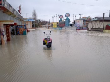 В Лузановке море вышло из берегов (фото)
