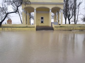 В Лузановке море вышло из берегов (фото)