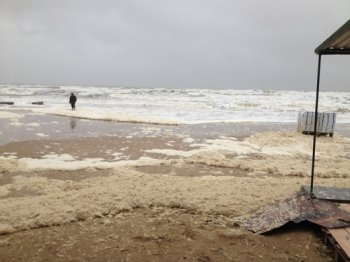 Лузановка: вода уходит, песок остается (фото)