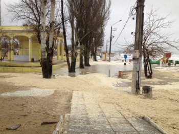 Лузановка: вода уходит, песок остается (фото)