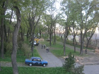 У знаменитой Потемкинской лестницы идет активное строительство