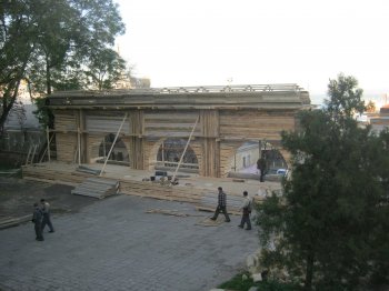 У знаменитой Потемкинской лестницы идет активное строительство