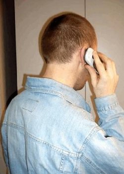 Обезврежен парень, который просил позвонить, и убегал с мобильником