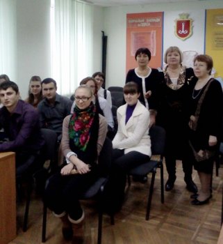 Сегодня мэрия объясняла студентам, насколько тяжела «шапка Мономаха»