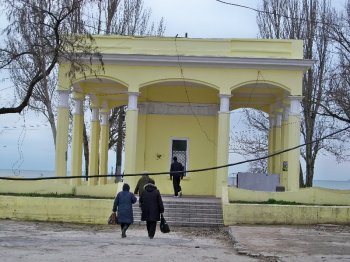 Лузановка завалена "дармовой наживкой" (фото)