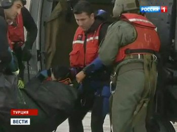 Трое спасателей погибли при спасении команды с затонувшего сухогруза