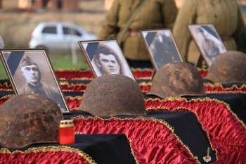 На 412-ой батарее захоронили еще 42 воина Красной Армии