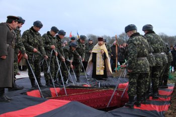 Это нужно не мертвым - это нужно живым: церемония перезахоронения воинов Великой Отечественной