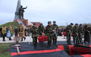 Это нужно не мертвым - это нужно живым: церемония перезахоронения воинов Великой Отечественной