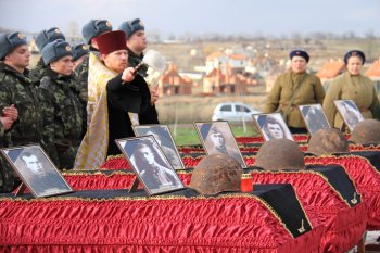 Это нужно не мертвым - это нужно живым: церемония перезахоронения воинов Великой Отечественной