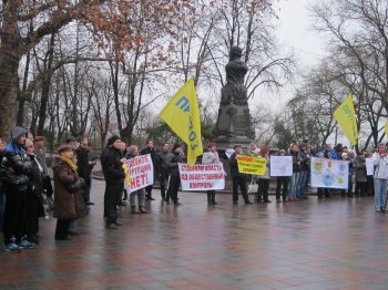 Около 3-х десятков предпринимателей «Привоза» сегодня митинговали