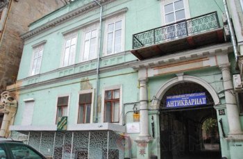 Через несколько дней жильцы дома в центре Одессы будут спасать свое здание, в суде