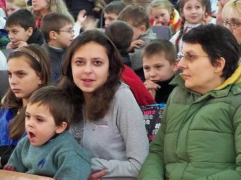 Детей Пересыпи поздравили с Днем Святого Николая