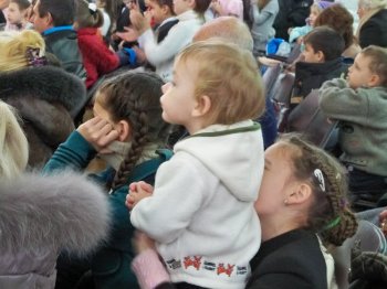 Детей Пересыпи поздравили с Днем Святого Николая