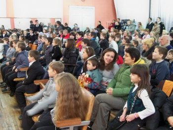 Детей Пересыпи поздравили с Днем Святого Николая