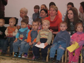 Детей поздравили с Днем святого Николая