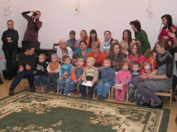 Детей поздравили с Днем святого Николая