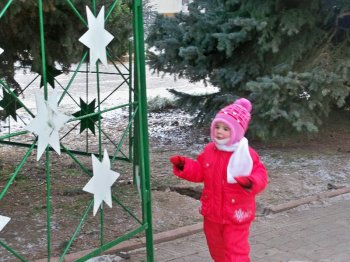 Главная елка Суворовского района из местных