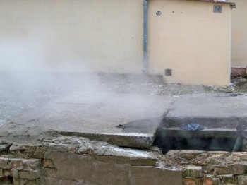 Ноу–хау по-одесски: батареи в квартирах еле теплые, зато на улице парная