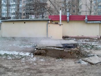Ноу–хау по-одесски: батареи в квартирах еле теплые, зато на улице парная