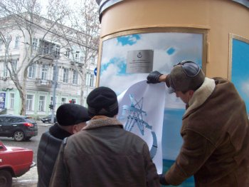 Старинная трансформаторная будка уже крутится, но пока ток не дает