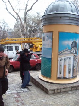 Старинная трансформаторная будка уже крутится, но пока ток не дает