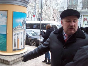 Старинная трансформаторная будка уже крутится, но пока ток не дает