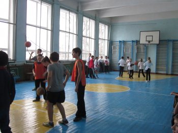 В отремонтированном за счет депутата спортзале прошли первые соревнования