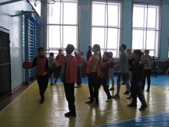 В отремонтированном за счет депутата спортзале прошли первые соревнования