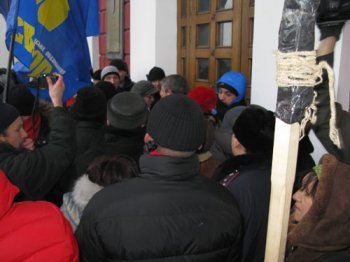 СРОЧНО: В мэрии сильный запах газа