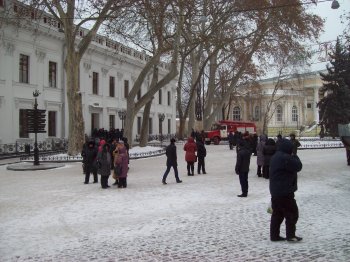 Хроника событий с Думской в Одессе: Водичкой по штурмующим