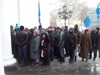 Хроника событий с Думской в Одессе: Водичкой по штурмующим