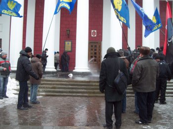 Хроника событий с Думской в Одессе: Водичкой по штурмующим