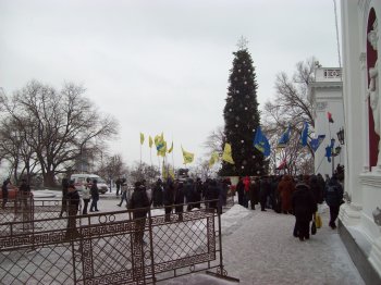 Хроника событий с Думской в Одессе: Водичкой по штурмующим