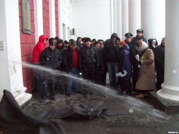 Депутаты не хотят выделять землю под жилье милиции из-за её "производственной импотенции"