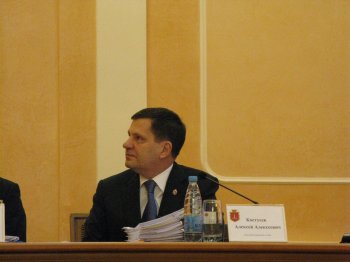 Начальник областного УМВД Сергей Резников пострадал, попав в гущу событий у здания мэрии