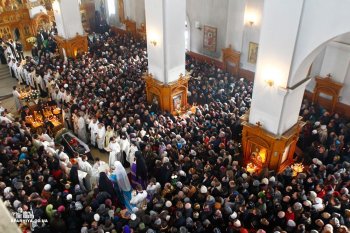 Десятки тысяч верующих прощались с отцом Ионой