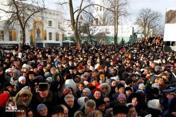 Десятки тысяч верующих прощались с отцом Ионой