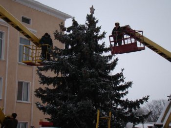 В Белгороде-Днестровском нарядили главную новогоднюю елку