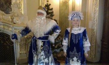 В Одесском оперном показали самые дорогие в городе костюмы деда Мороза и Снегурочки